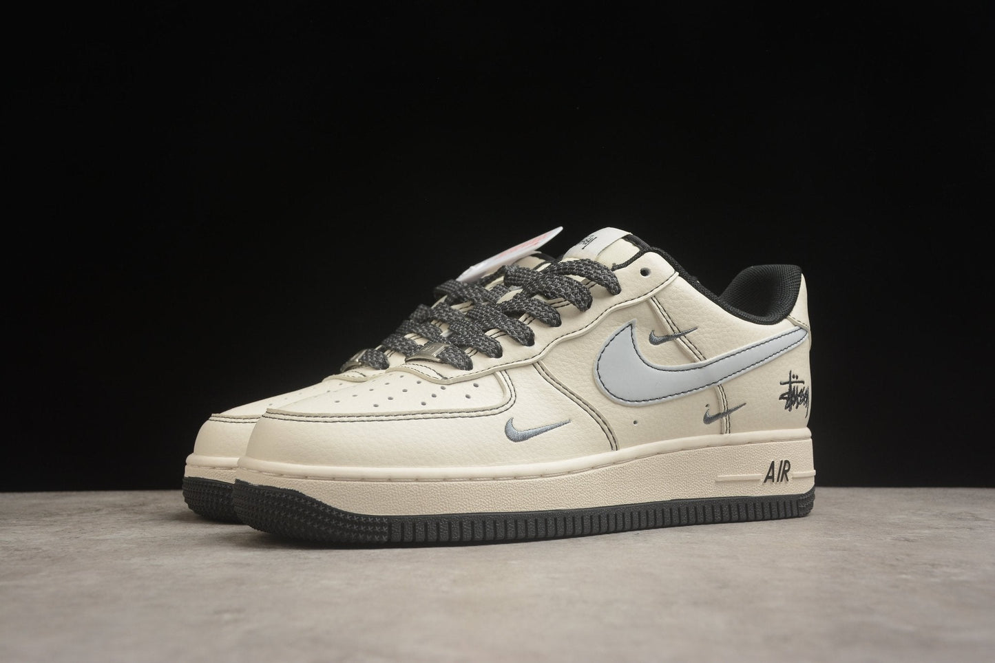 Fabrika Supply Air Force 1 ’07 Beige / Carbon Black | sapatilhas Sole Rua