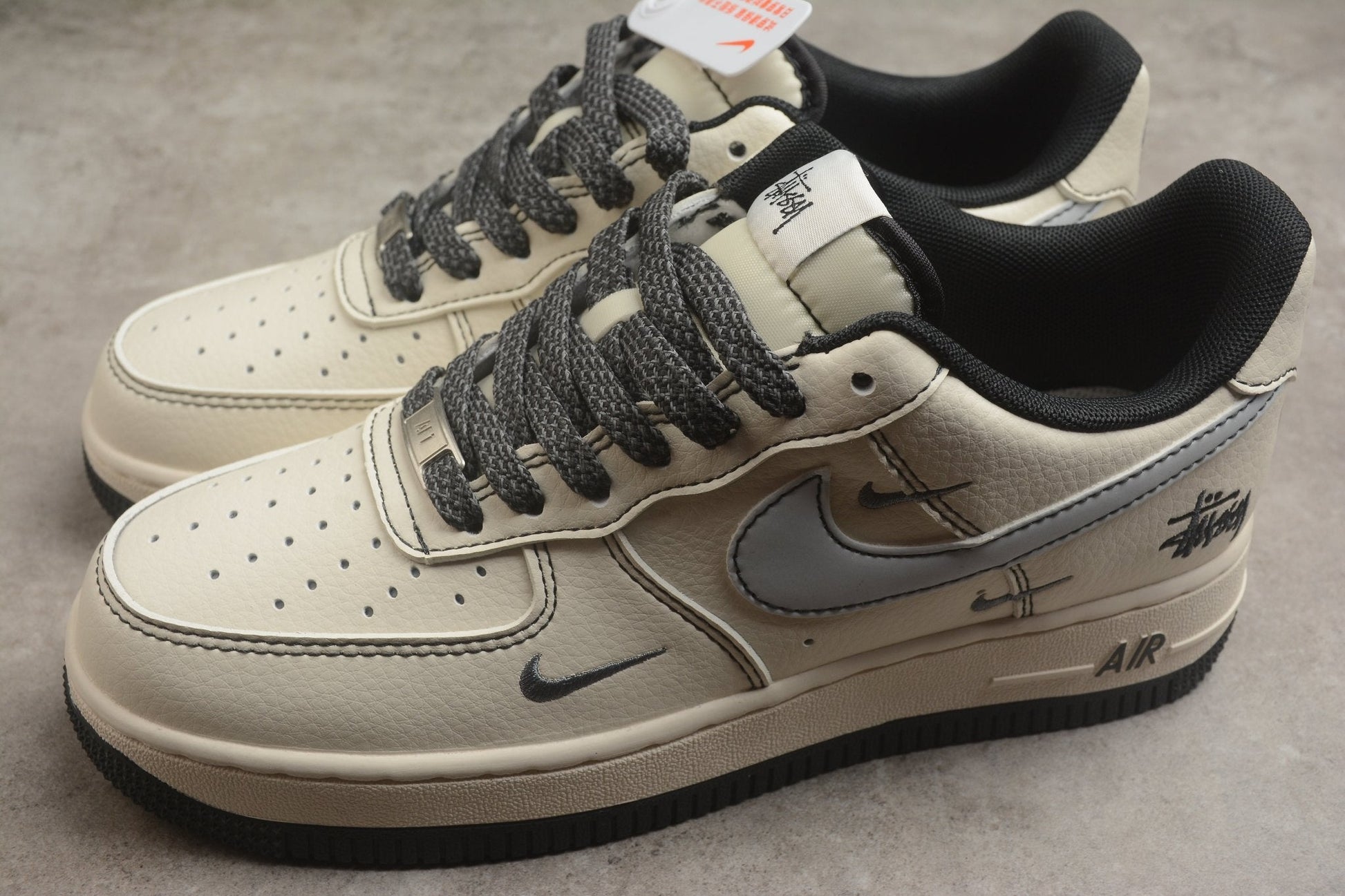 Fabrika Supply Air Force 1 ’07 Beige / Carbon Black | sapatilhas Sole Rua