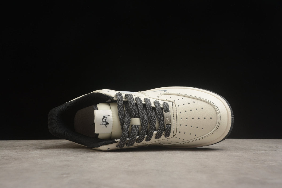 Fabrika Supply Air Force 1 ’07 Beige / Carbon Black | sapatilhas Sole Rua