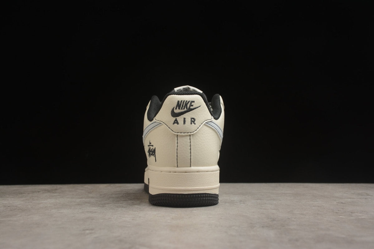 Fabrika Supply Air Force 1 ’07 Beige / Carbon Black | sapatilhas Sole Rua