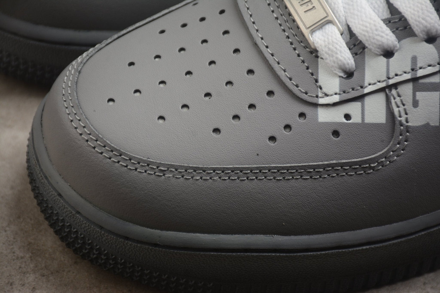 Fabrika Supply Air Force 1 ’07 Dark Grey / White | sapatilhas Sole Rua
