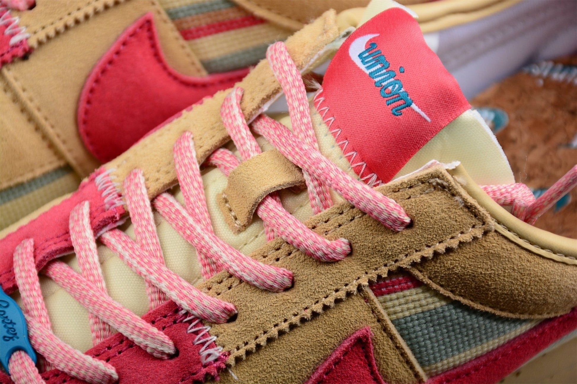 Fabrika Supply Cortez x Union LA Beige / Red / Olive Green | sapatilhas Sole Rua