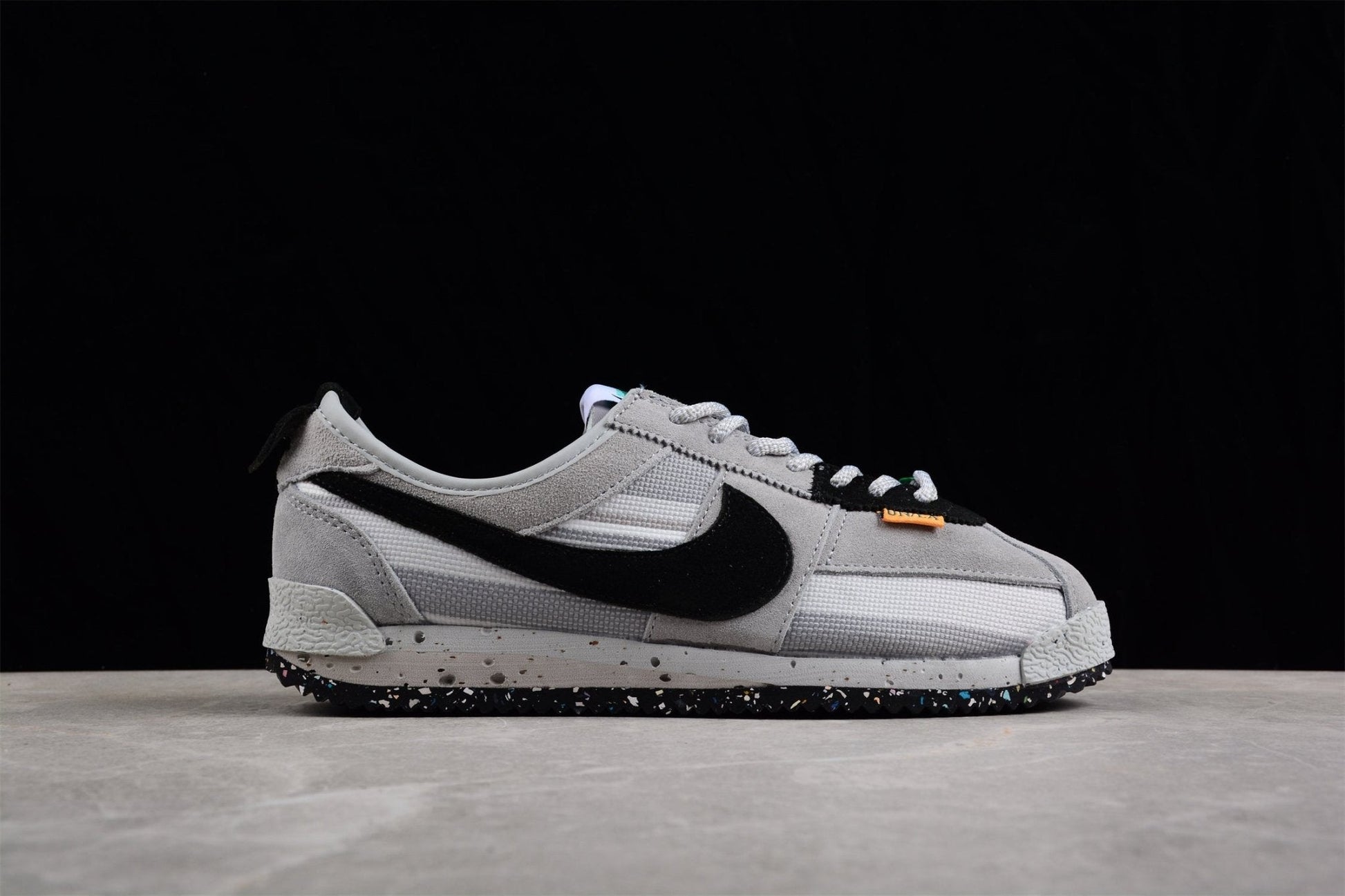 Essenza Rosa Cortez x Union LA Grey / Black | sapatilhas Sole Rua