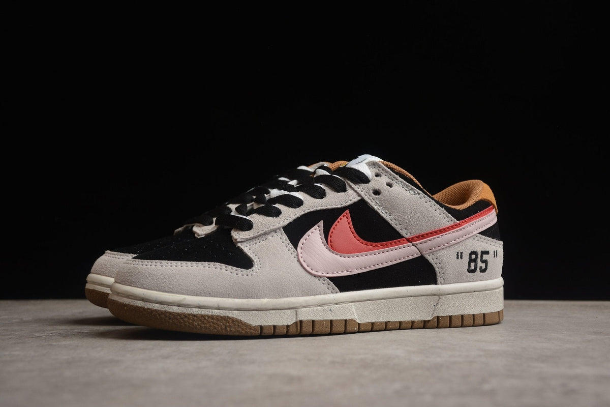 Essenza Rosa Dunk Low “85” Grey / Black / Red | sapatilhas Sole Rua