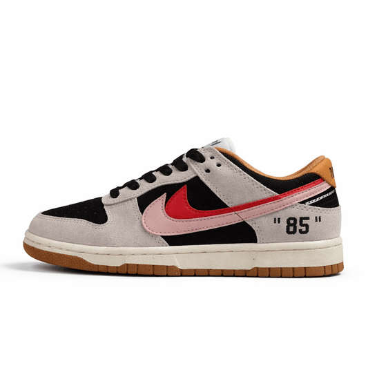 Essenza Rosa Dunk Low “85” Grey / Black / Red | sapatilhas Sole Rua
