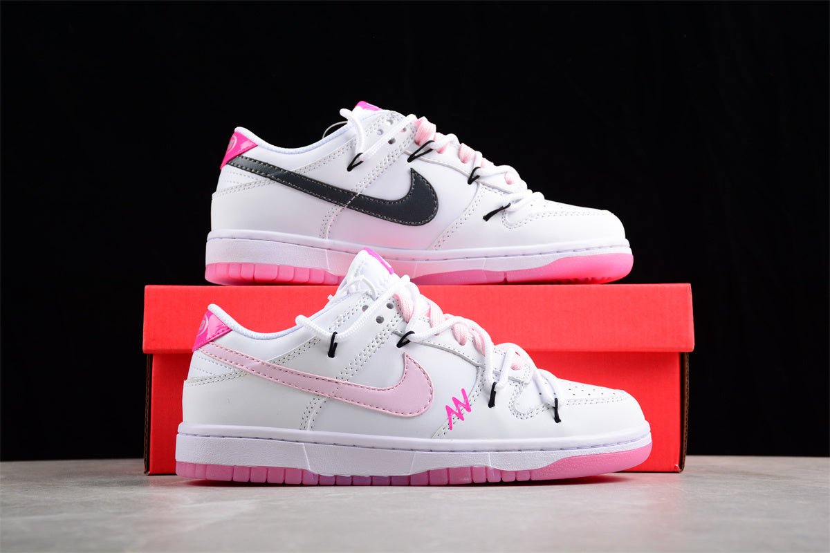 Essenza Rosa Dunk Low White / Pink / Black | sapatilhas Sole Rua