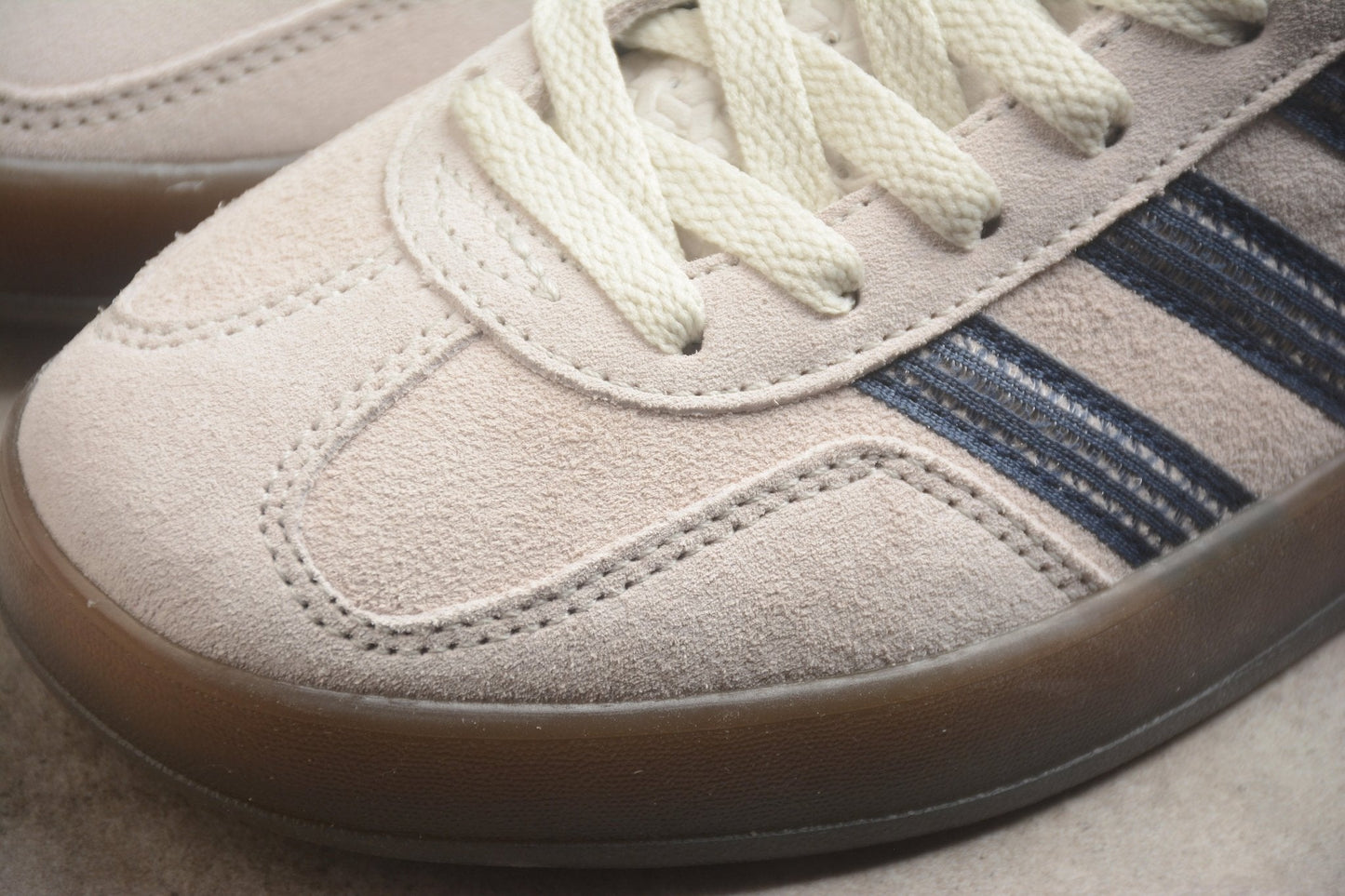Fabrika Supply Gazelle Beige / Navy | sapatilhas Sole Rua