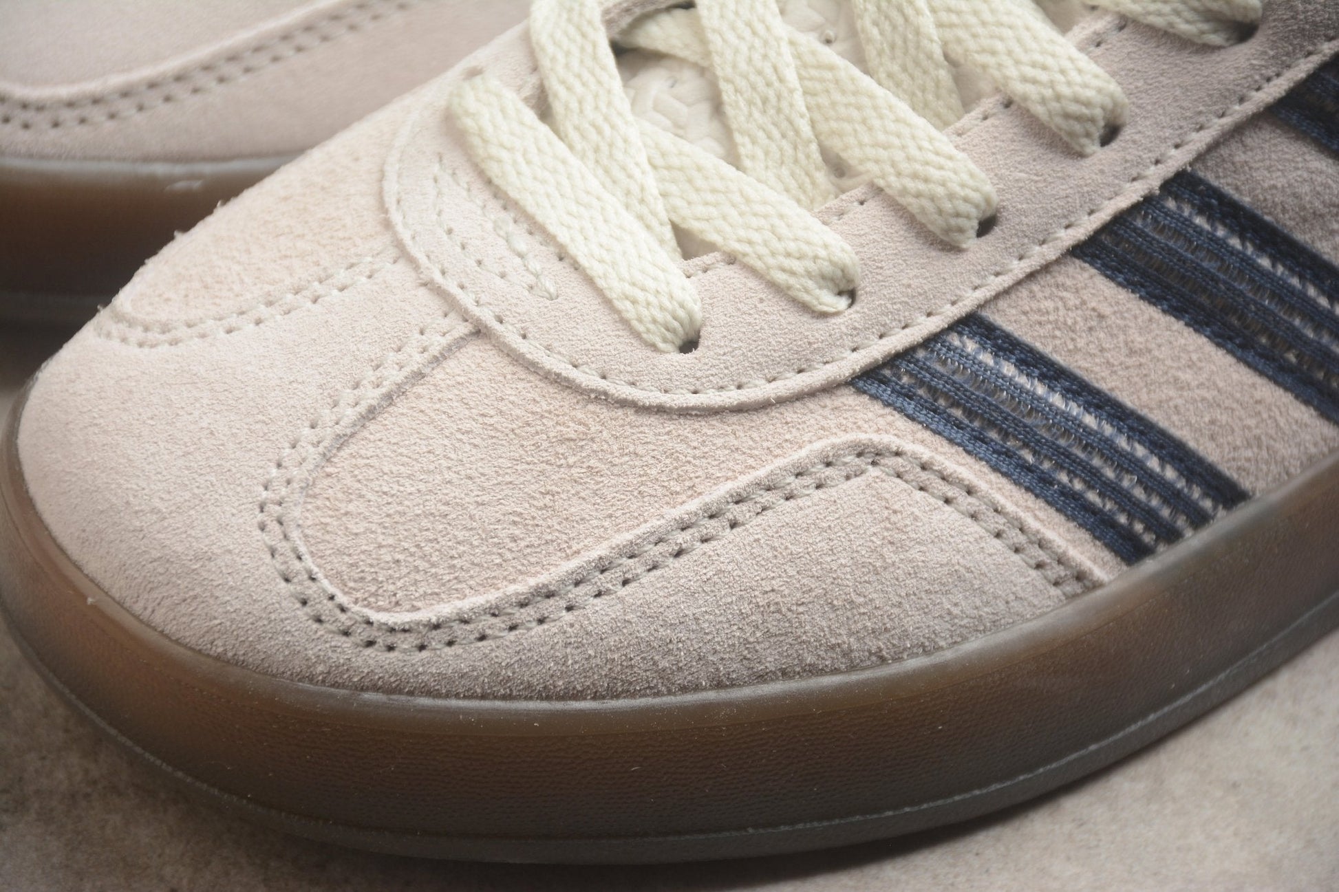 Fabrika Supply Gazelle Beige / Navy | sapatilhas Sole Rua