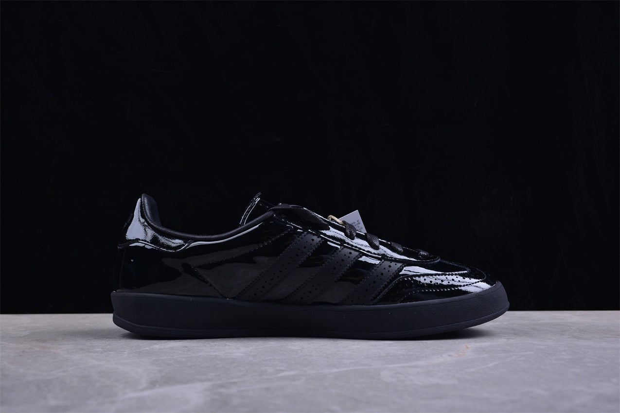 Fabrika Supply Gazelle Glossy Black | sapatilhas Sole Rua