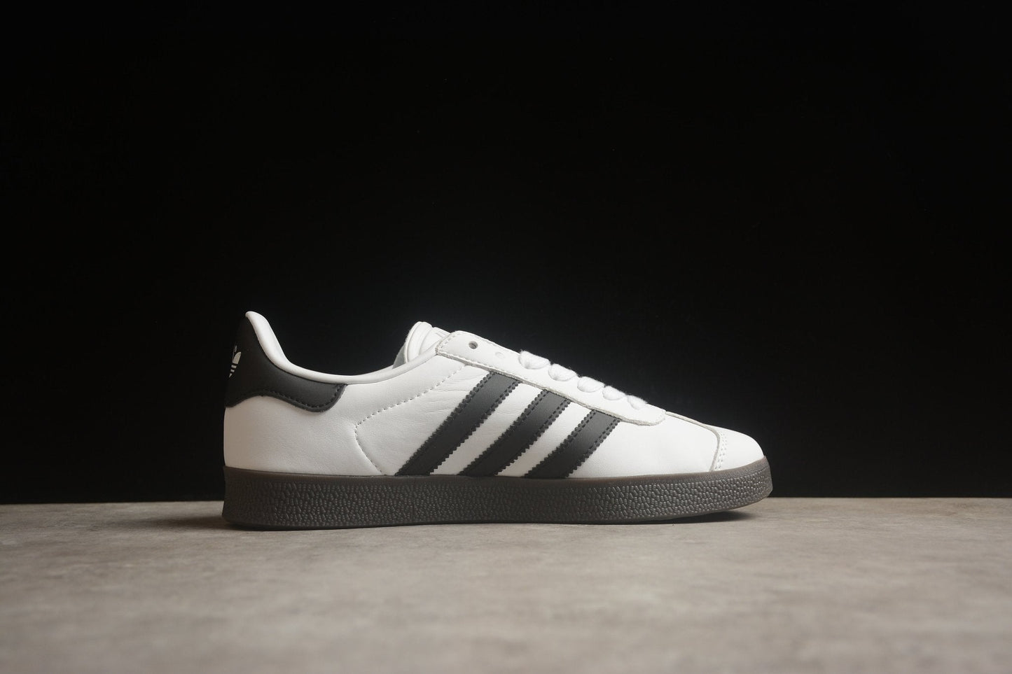 Fabrika Supply Gazelle White / Black | sapatilhas Sole Rua