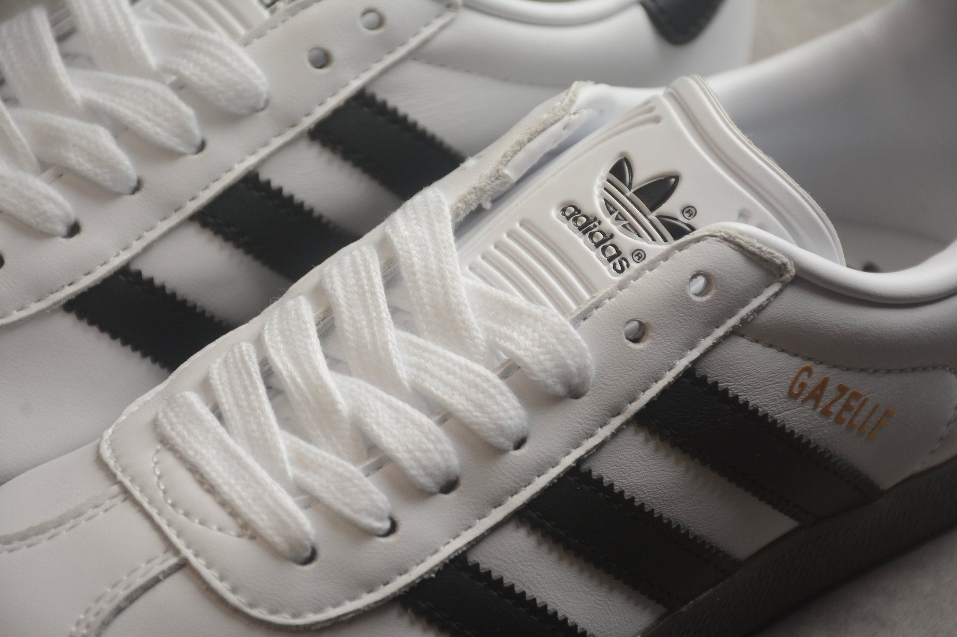 Fabrika Supply Gazelle White / Black | sapatilhas Sole Rua