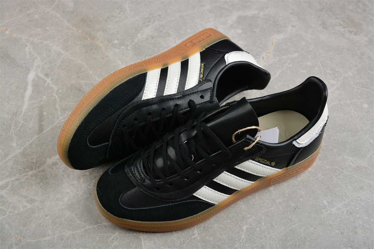 Fabrika Supply INVINCIBLE x Handball Spezial Black / White | sapatilhas Sole Rua