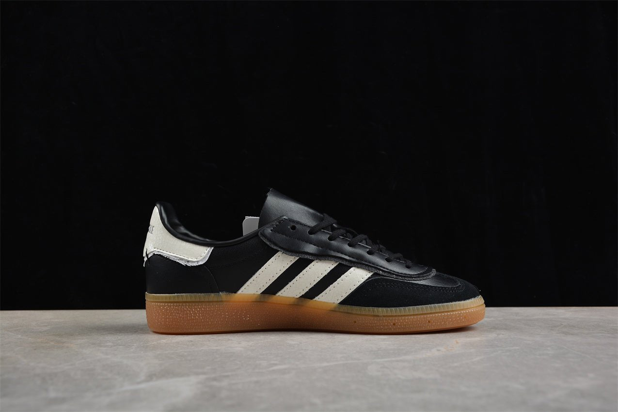 Fabrika Supply INVINCIBLE x Handball Spezial Black / White | sapatilhas Sole Rua