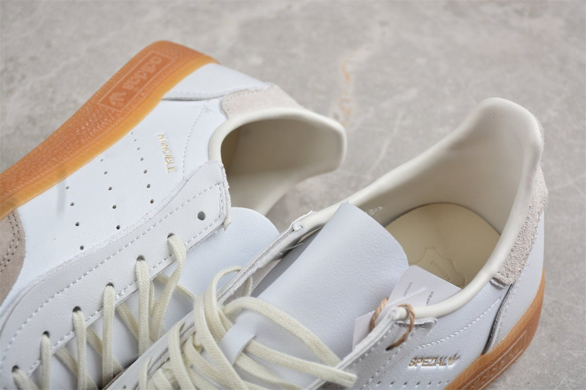 Fabrika Supply INVINCIBLE x Handball Spezial White / Light Beige | sapatilhas Sole Rua