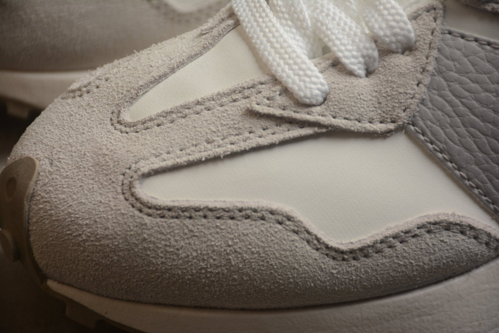 Essenza Rosa NB 327 White / Grey | sapatilhas Sole Rua