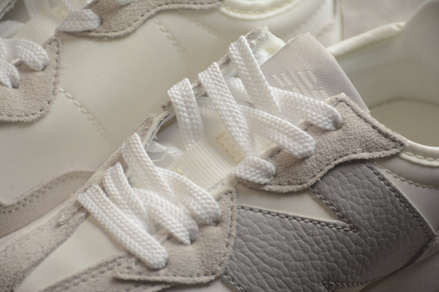 Essenza Rosa NB 327 White / Grey | sapatilhas Sole Rua